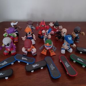 Tech Deck Dudes Figurines And Skateboard